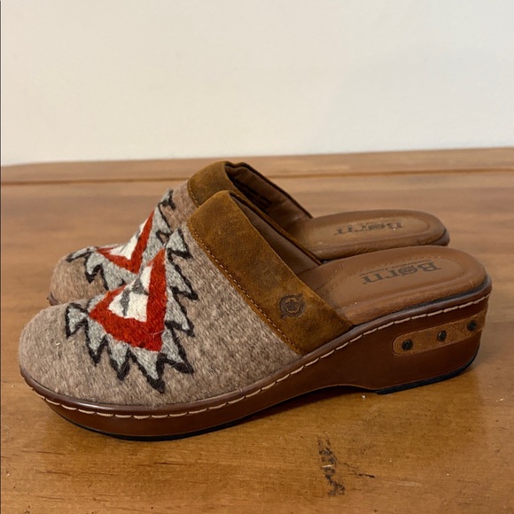 Born Bandy Blanket Clogs Size 6 - Picture 4 of 13